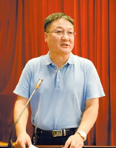 市政協(xié)委員、遷安市政協(xié)主席李維林