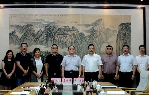 重慶高新區(qū)管委會與中關(guān)村軍民融合信息裝備產(chǎn)業(yè)促進(jìn)會舉行項(xiàng)目合作簽約儀式
